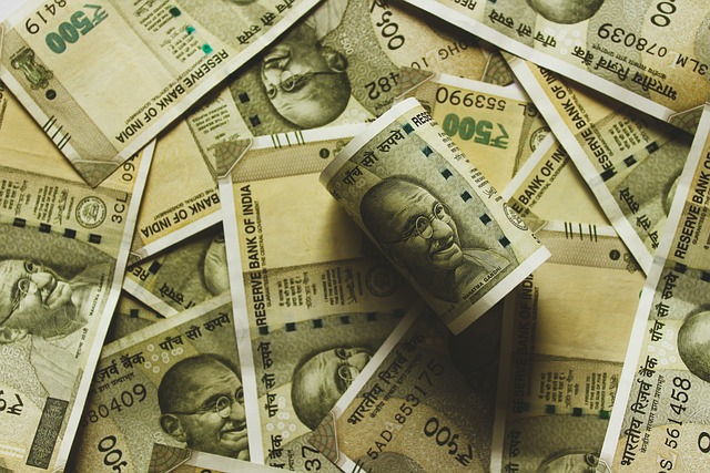 बैंक पर निबंध – Essay on Bank in Hindi